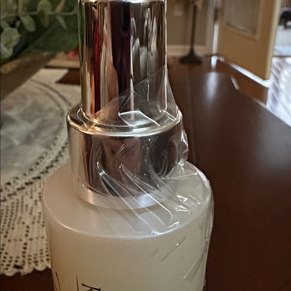 New, still sealed!  Kenra Pearl Detangler Lightweight Conditioning Milk. 5.4 oz - Picture 3 of 3